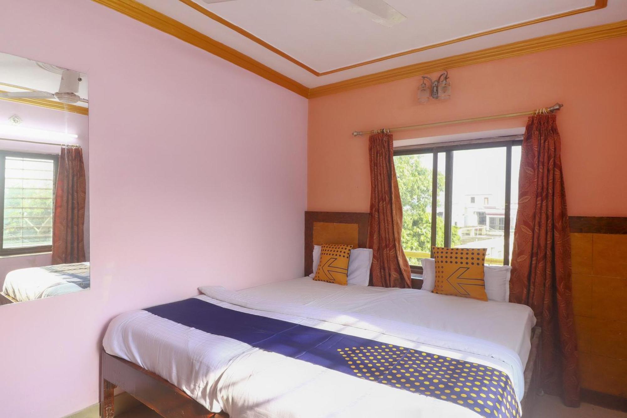 Spot On 75963 Hotel Prince Bodhgaya Bagian luar foto